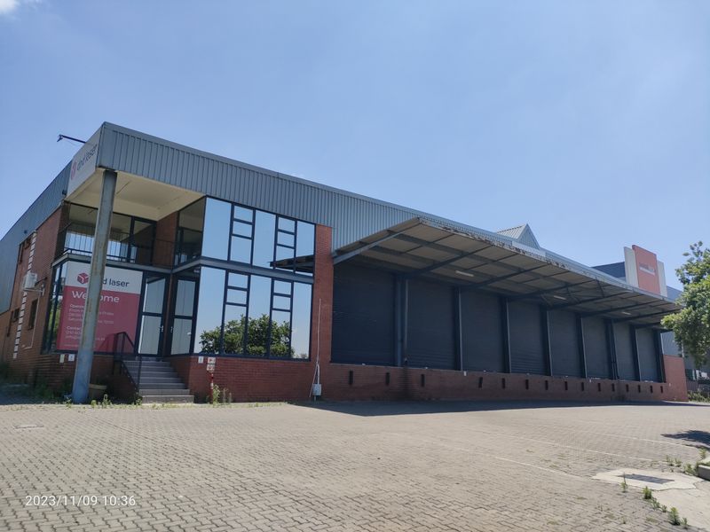 2440m2 warehouse FOR SALE - R22 000 000.00 plus vat - Photo 4