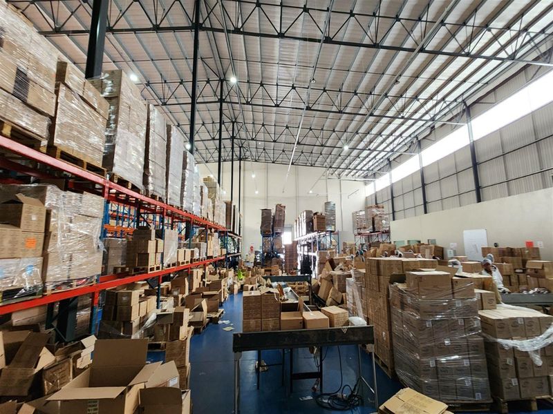 3234m2 warehouse FOR SALE -R32 000 000 plus vat or for Lease - Photo 7