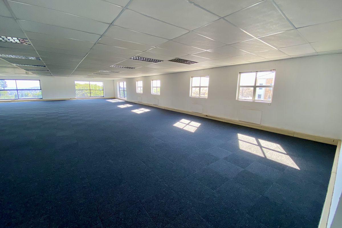 586m2 fitted unit at 1 River Road in Riverview Office Park. - Photo 3