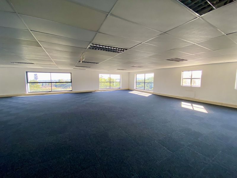 586m2 fitted unit at 1 River Road in Riverview Office Park. - Photo 5