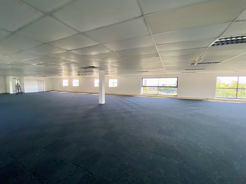 586m2 fitted unit at 1 River Road in Riverview Office Park. - Photo 4