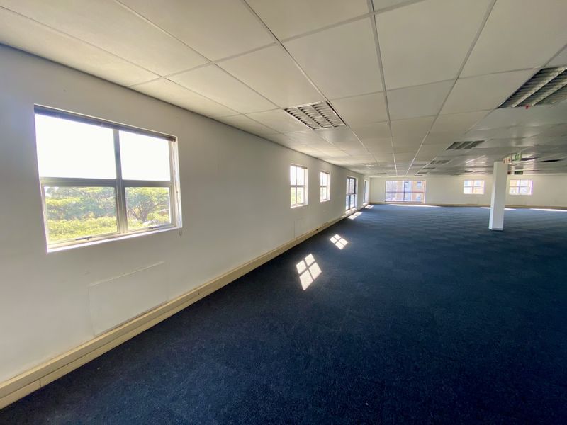 586m2 fitted unit at 1 River Road in Riverview Office Park. - Photo 6