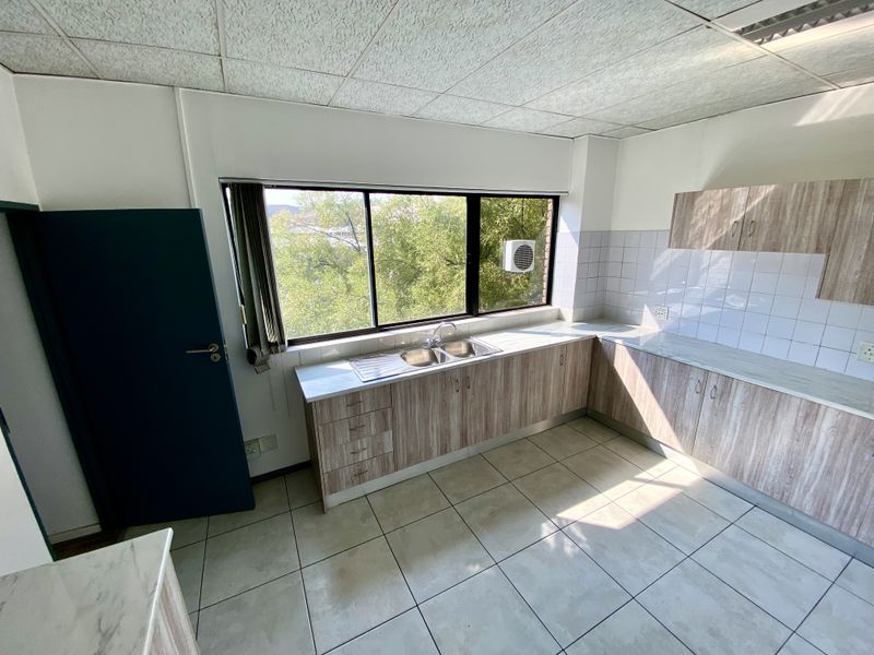 Fully Fitted Large, fantastic office space available at 162 Tonetti Street, Halfway House. - Photo 9