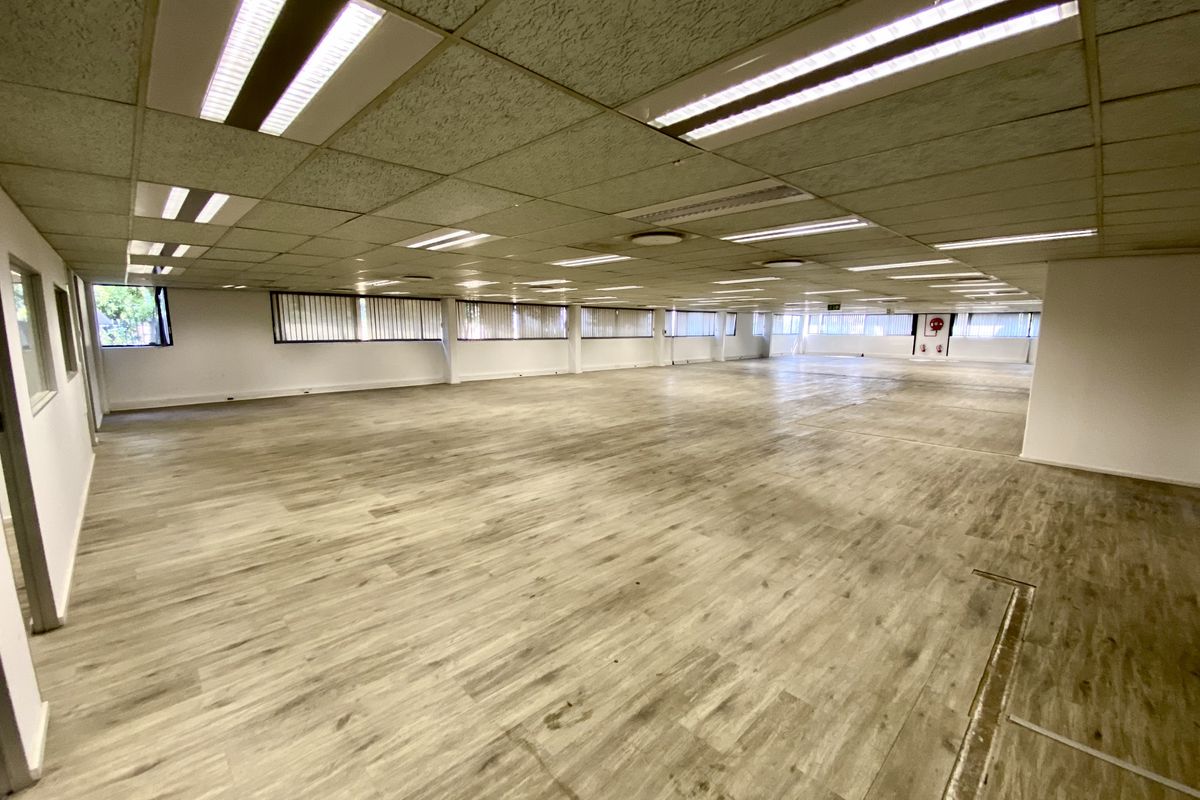 Fully Fitted Large, fantastic office space available at 162 Tonetti Street, Halfway House. - Photo 5
