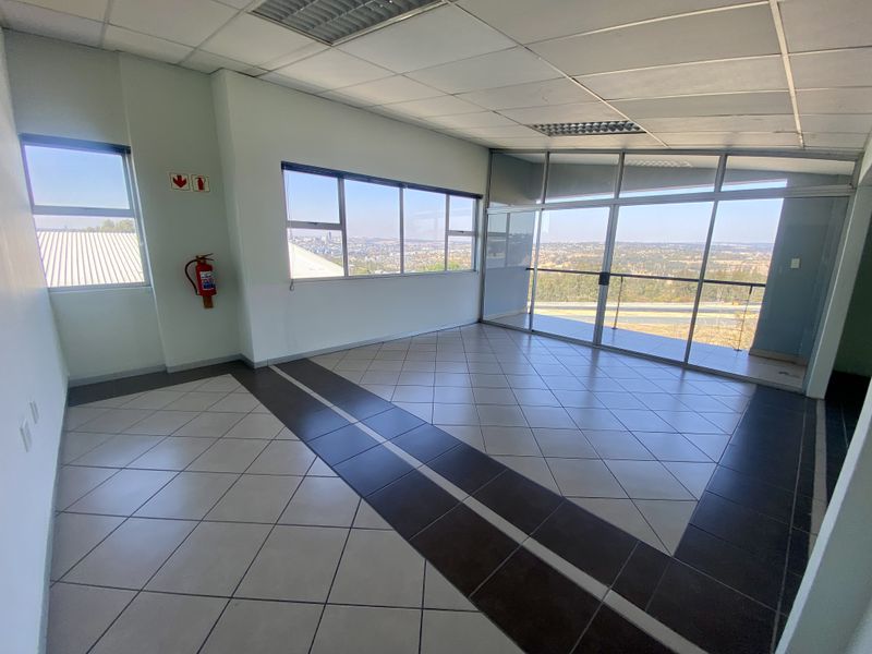 Fully fitted office with mezzanine level, great natural light, and views. - Photo 7