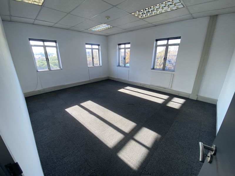 High-end fully fitted office available for lease in secure Riverview Business Park, Halfway House. - Photo 7