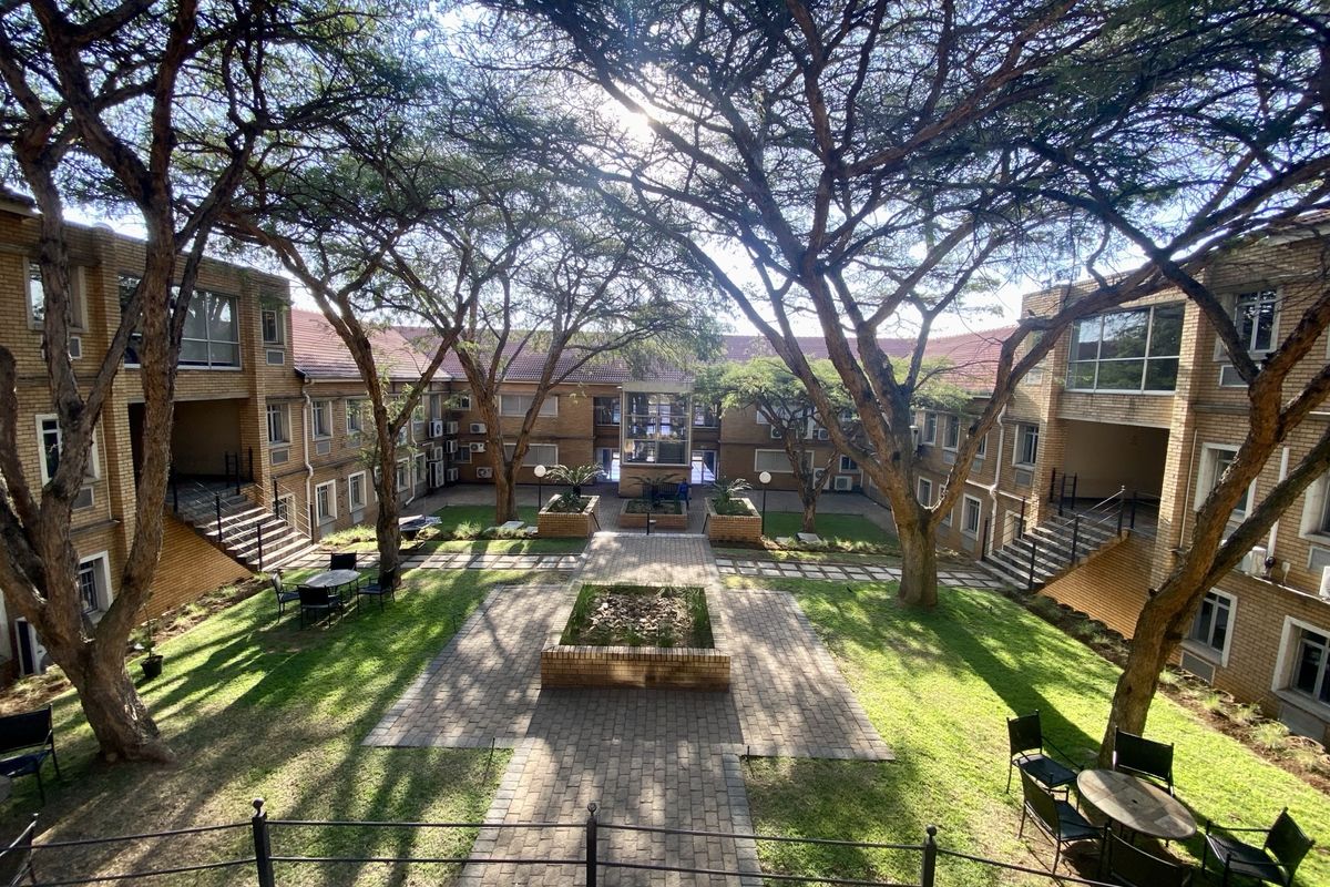 High-end fully fitted office available for lease in secure Riverview Business Park, Halfway House. - Photo 2