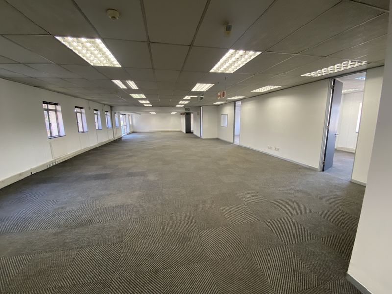 High-end fully fitted office available for lease in secure Riverview Business Park, Halfway House. - Photo 5