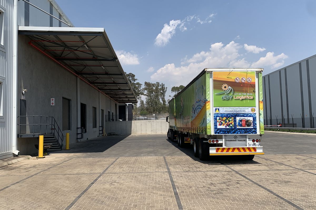 Warehouse to let in Longlake - Photo 3