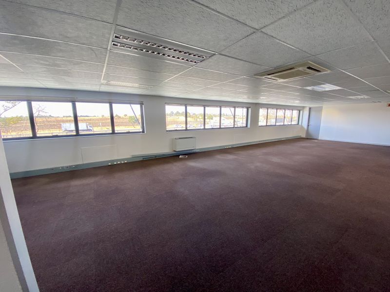 Fully fitted, bright, and neat office available for rent in Central Park, Randjespark. - Photo 5