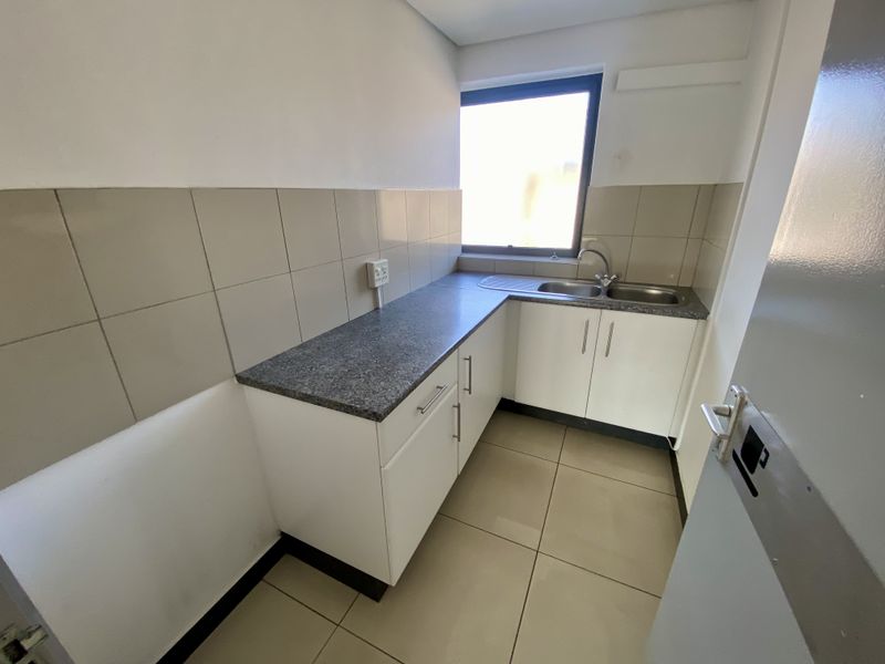 Modern, clean, fully fitted, bright office space available for rent in RandjesPark. - Photo 3