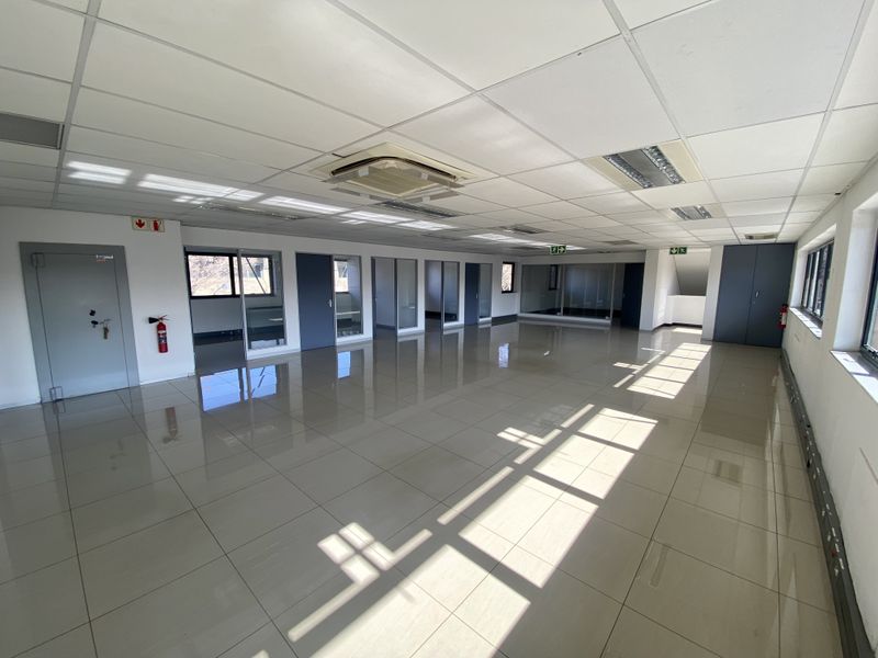 Modern, clean, fully fitted, bright office space available for rent in RandjesPark. - Photo 2