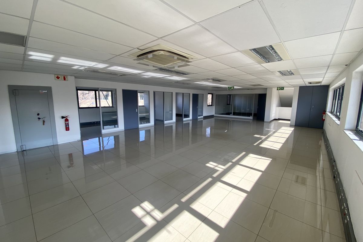 Modern, clean, fully fitted, bright office space available for rent in RandjesPark. - Photo 2