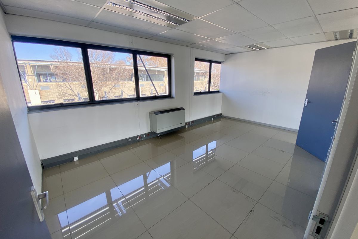 Modern, clean, fully fitted, bright office space available for rent in RandjesPark. - Photo 5