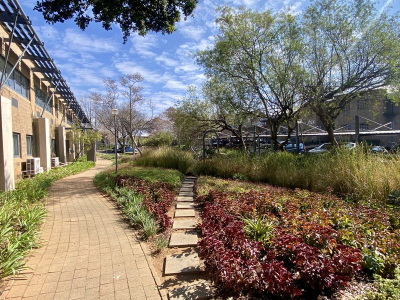 Modern, clean, fully fitted, bright office space available for rent in RandjesPark. - Photo 7