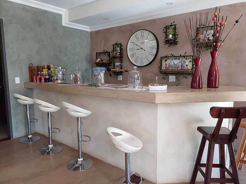 ALL YOU COULD EVER WANT - Photo 4