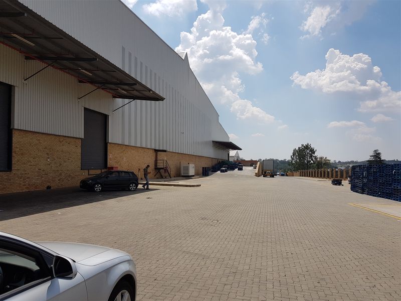 22510m2  Warehouse  - TO LEASE or FOR SALE - Photo 9