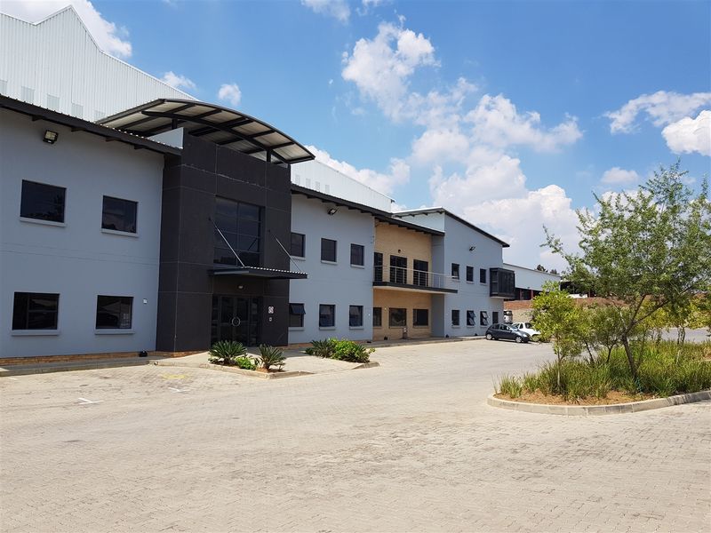 22510m2  Warehouse  - TO LEASE or FOR SALE - Photo 4