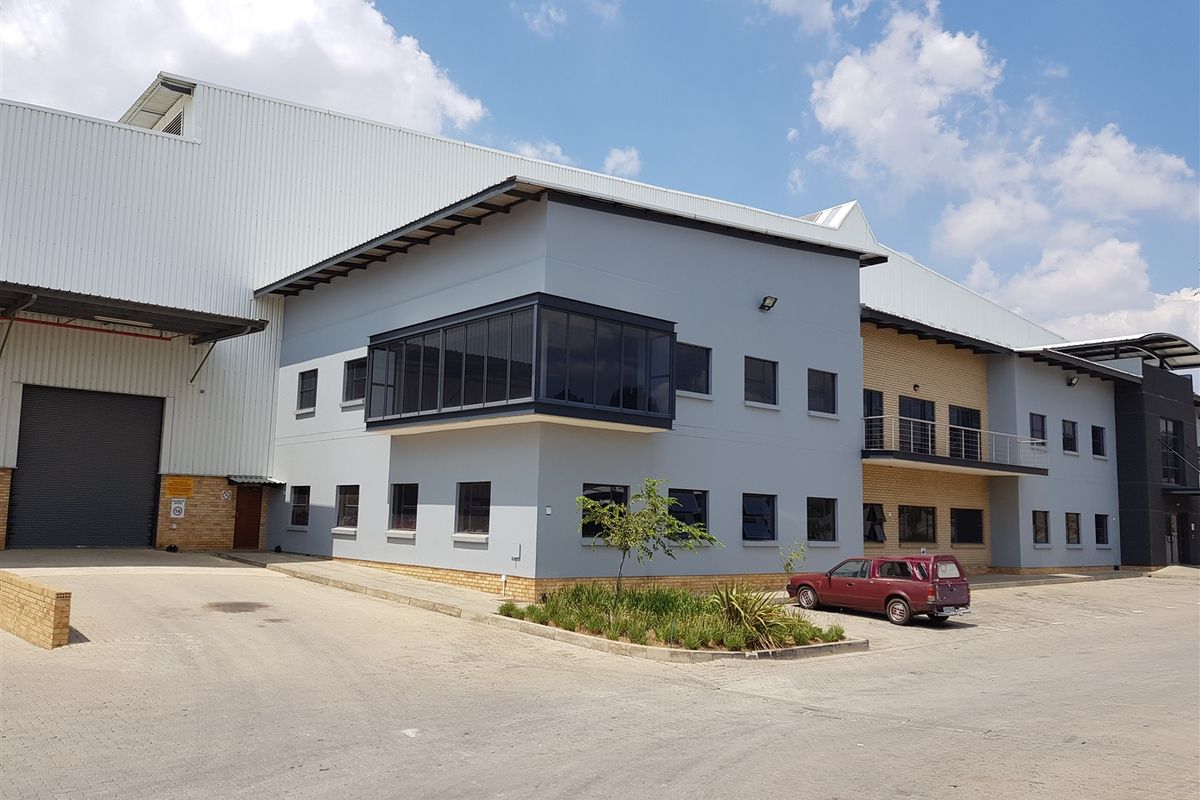 22510m2  Warehouse  - TO LEASE or FOR SALE - Photo 5