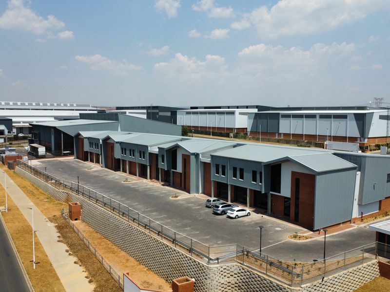 Warehouse to let in Longlake - Photo 3