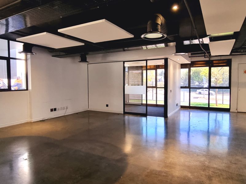 Office space to let in a Free-Standing building in Bryanston - Photo 7