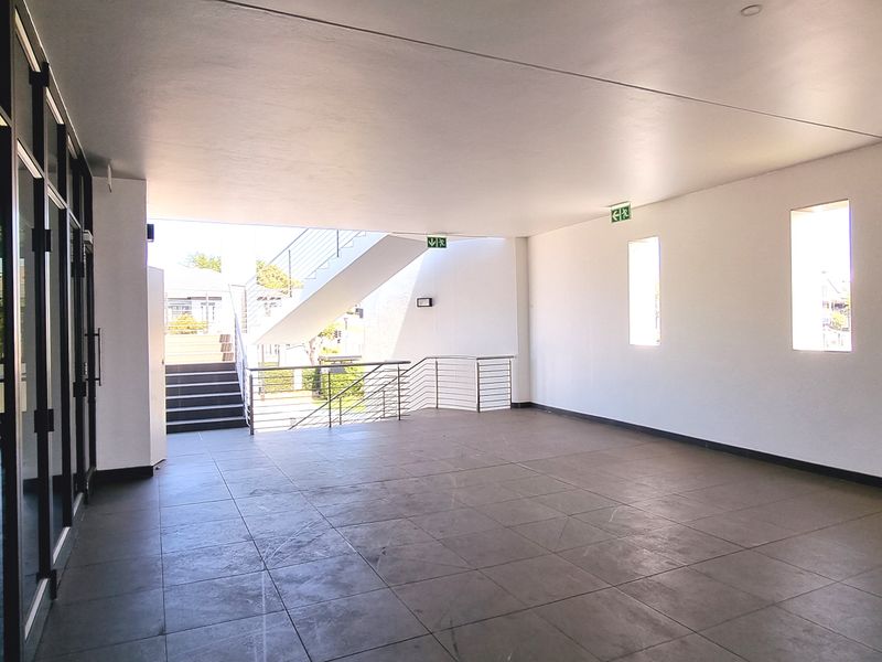 Office space to let in a Free-Standing building in Bryanston - Photo 10