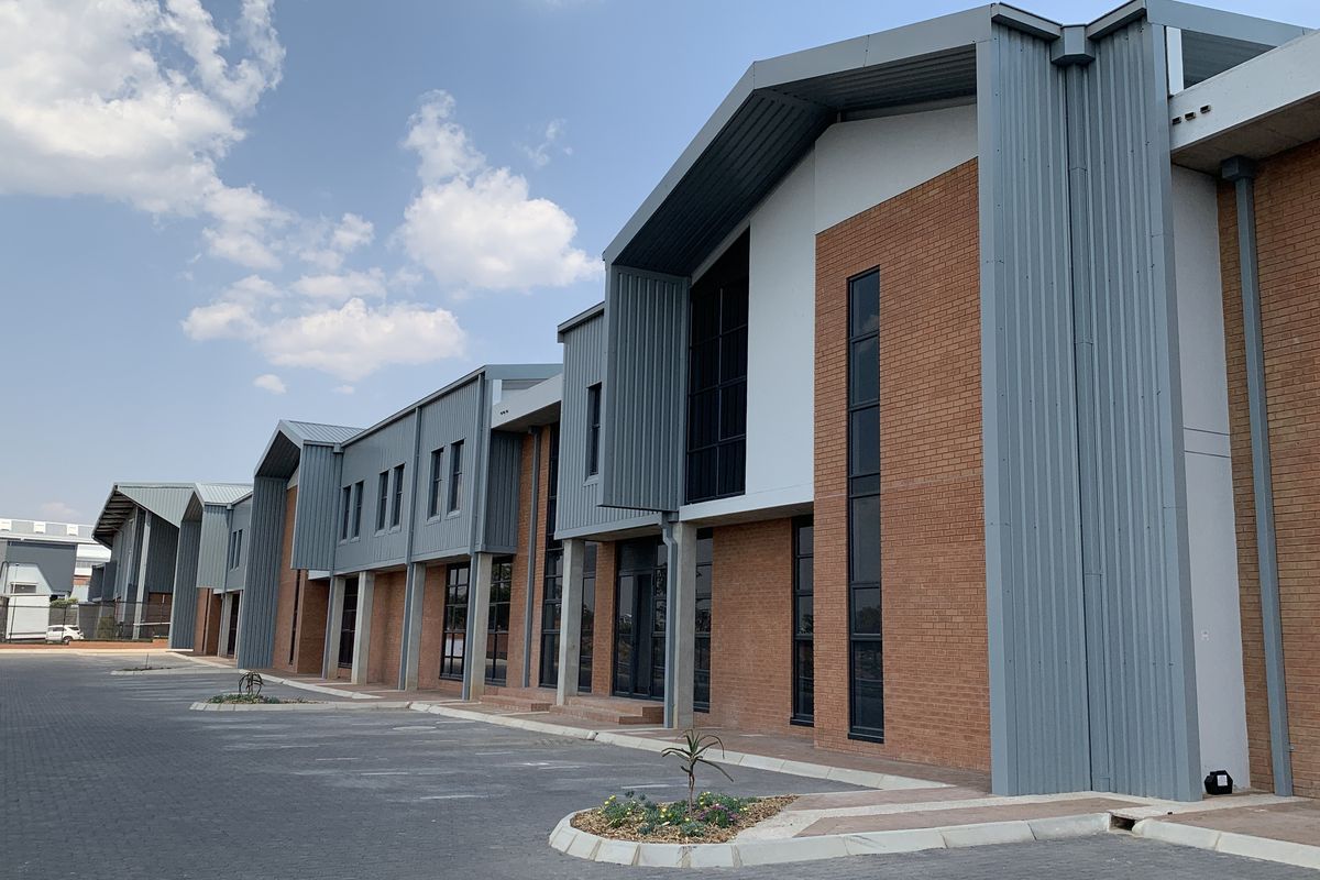 Warehouse to let in Longlake - Photo 4