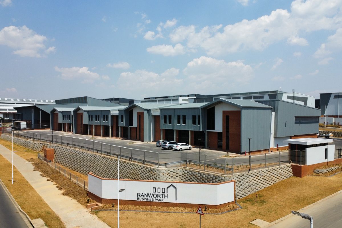 Warehouse to let in Longlake - Photo 2