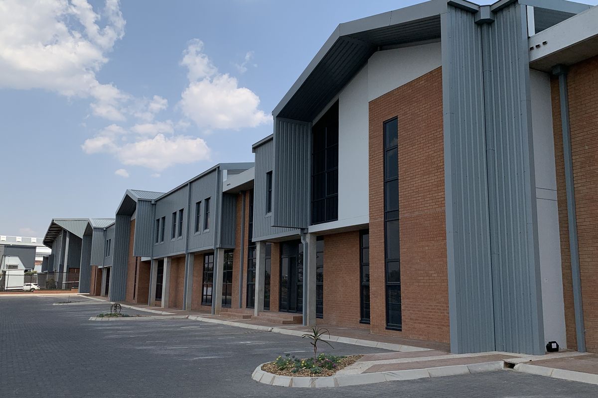 Warehouse to let in Longlake - Photo 3