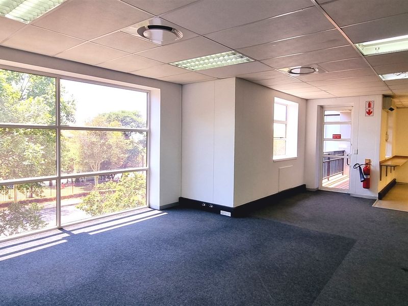 Office space 240m2 to let on the 1st floor of North Block in Culross Court Bryanston - Photo 10