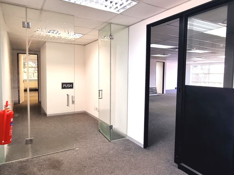 Office space 240m2 to let on the 1st floor of North Block in Culross Court Bryanston - Photo 3