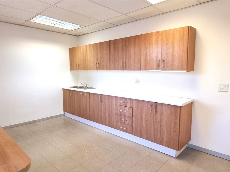 Office space 240m2 to let on the 1st floor of North Block in Culross Court Bryanston - Photo 5