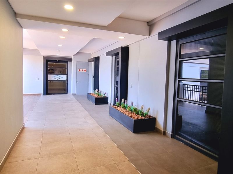 Office space 240m2 to let on the 1st floor of North Block in Culross Court Bryanston - Photo 2