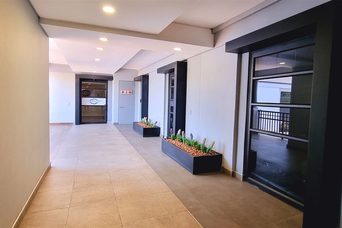 Office space 240m2 to let on the 1st floor of North Block in Culross Court Bryanston - Photo 2