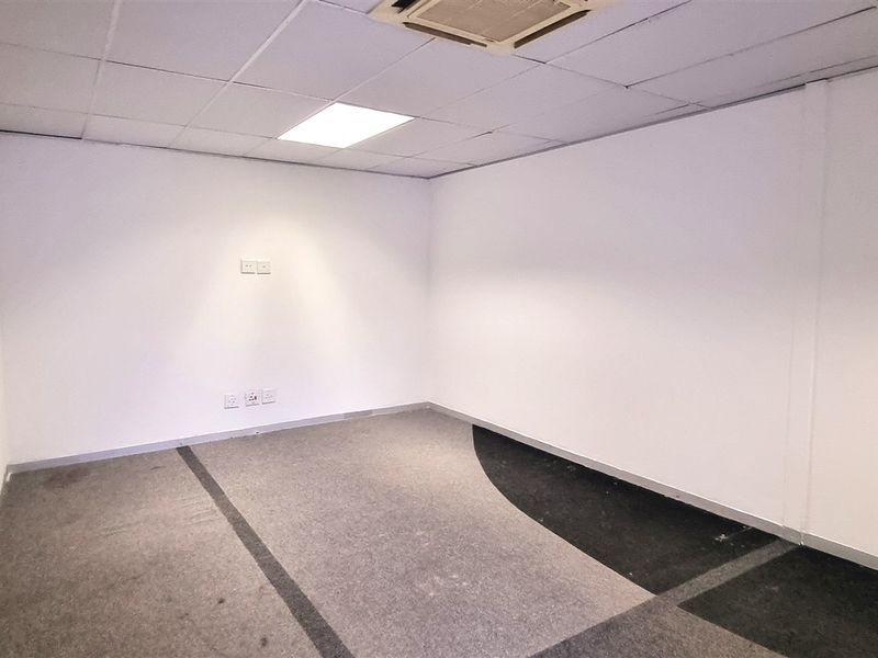Office space 240m2 to let on the 1st floor of North Block in Culross Court Bryanston - Photo 4