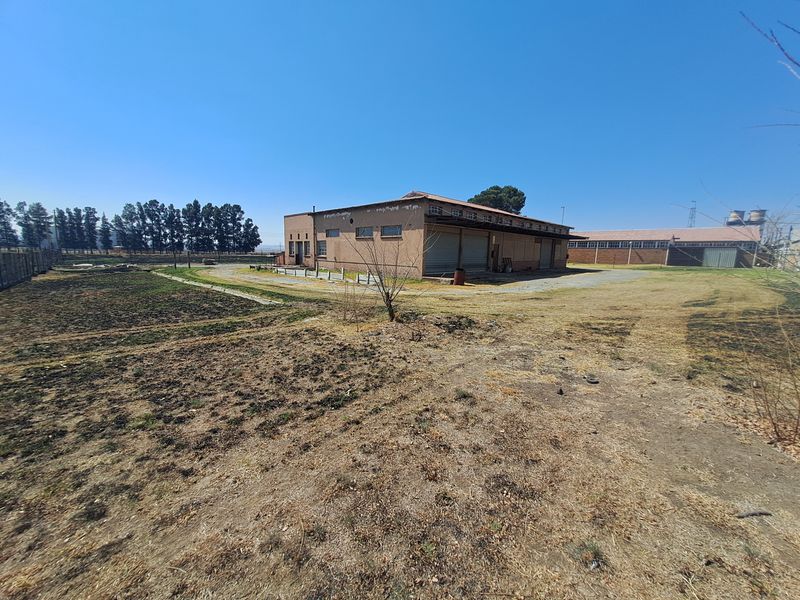 Prime Commercial property with 3 factories and more for Sale: Ideal Investment Opportunity - Photo 4