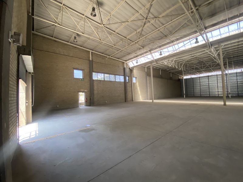 Well-Maintained Industrial Warehouse Available for Rent in Halfway House - Photo 5
