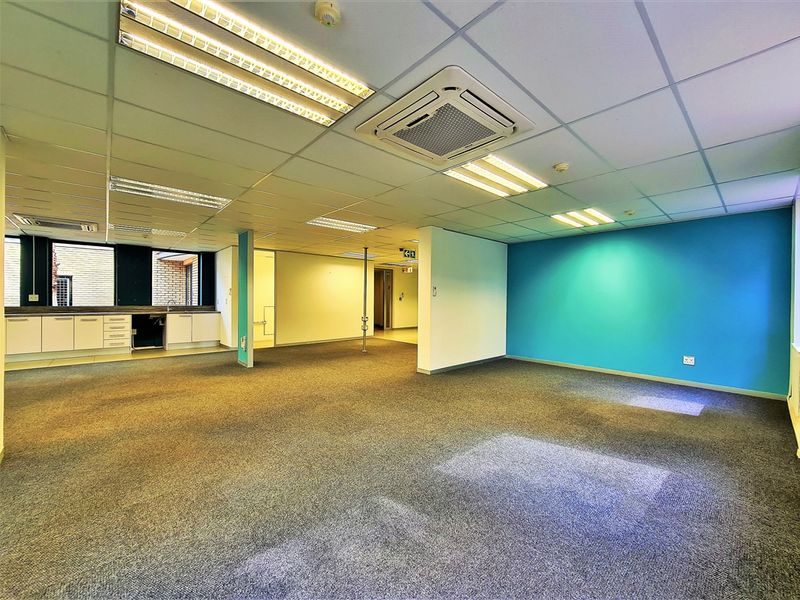 231m2 Office to Let in Constantia Office Park - Photo 6