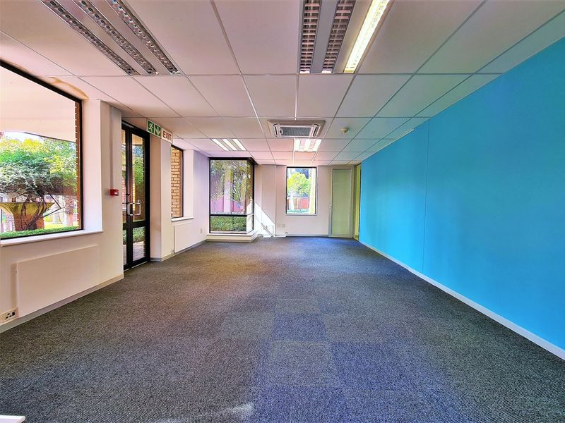 231m2 Office to Let in Constantia Office Park - Photo 10