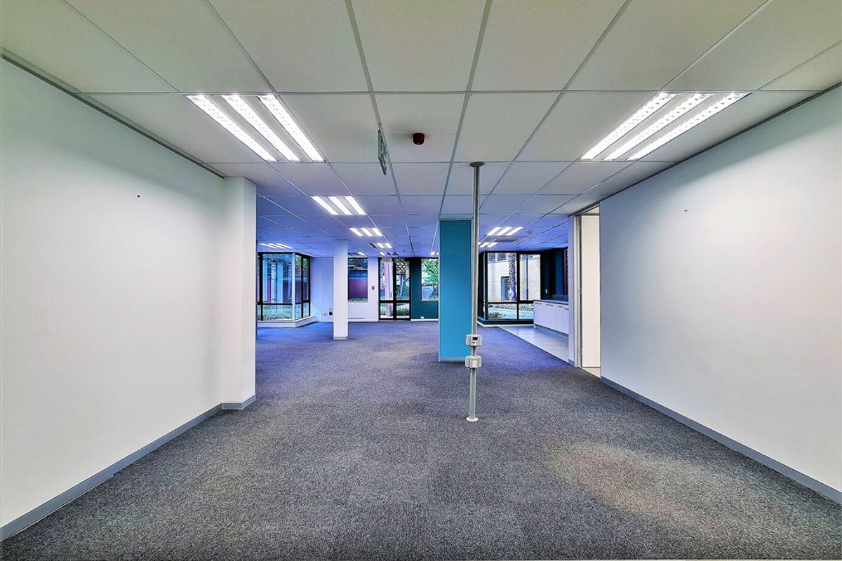231m2 Office to Let in Constantia Office Park - Photo 3