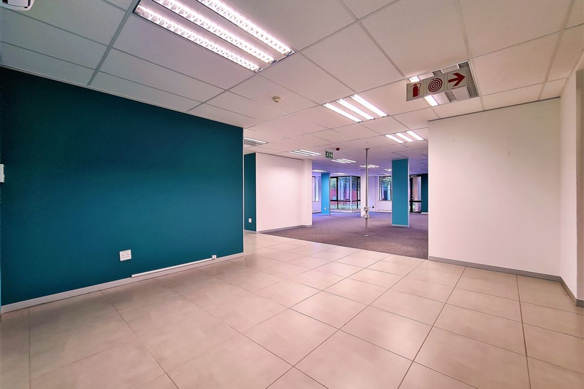 231m2 Office to Let in Constantia Office Park - Photo 2