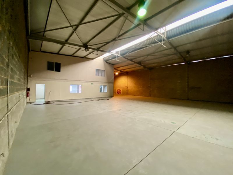 519 m2 of premium warehouse space, available in Samrand Business Park. - Photo 8