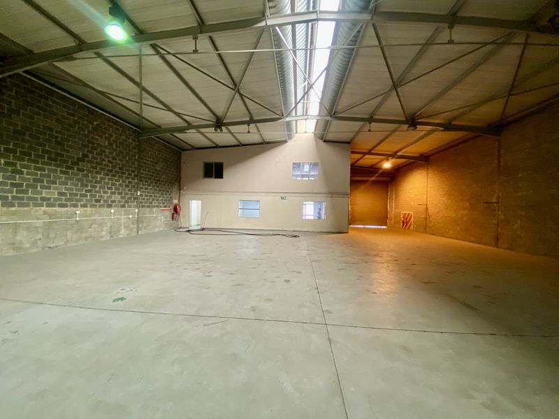 519 m2 of premium warehouse space, available in Samrand Business Park. - Photo 7
