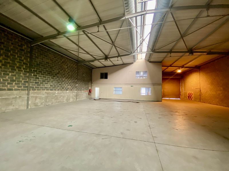 519 m2 of premium warehouse space, available in Samrand Business Park. - Photo 3