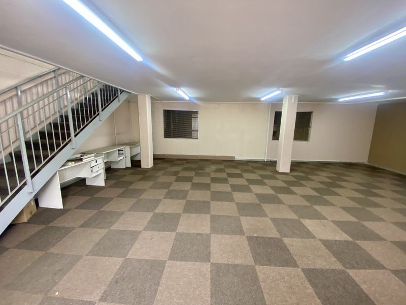 519 m2 of premium warehouse space, available in Samrand Business Park. - Photo 9