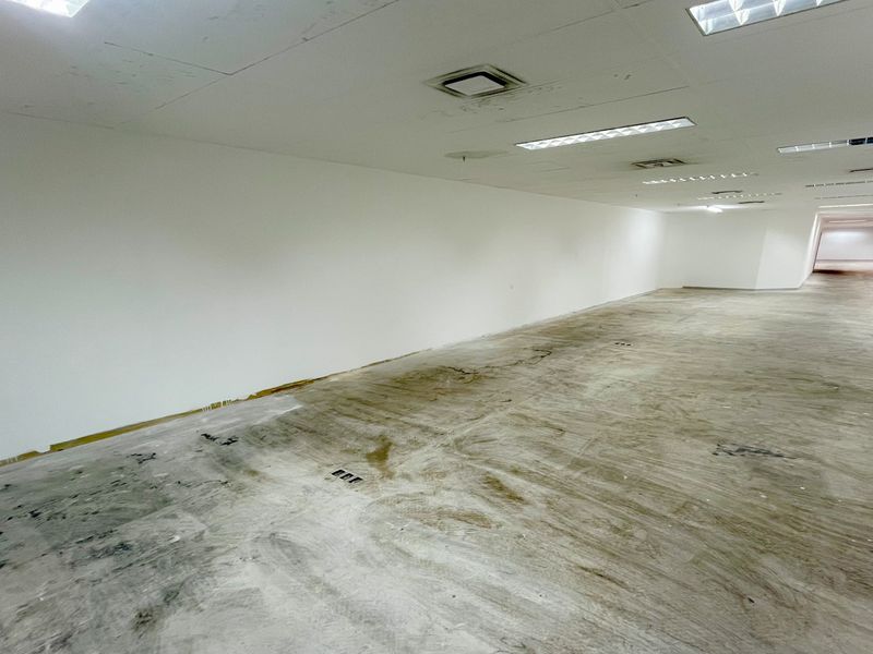 Office space to let in Johannesburg - Photo 4