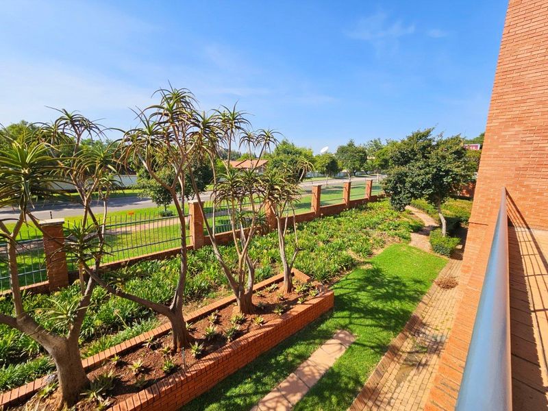 Versatile office space to rent in Centurion - Photo 3