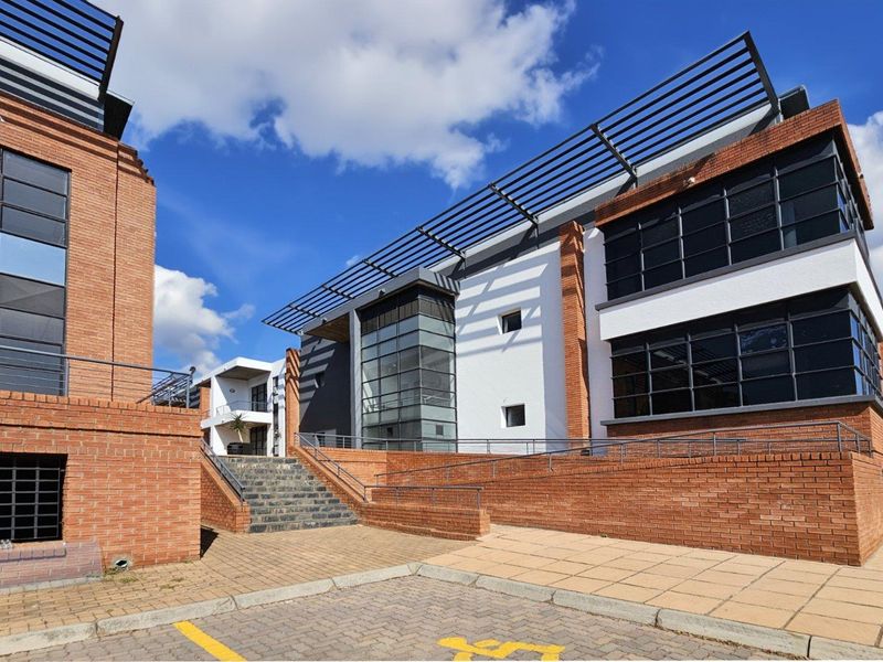 Versatile office space to rent in Centurion - Photo 2