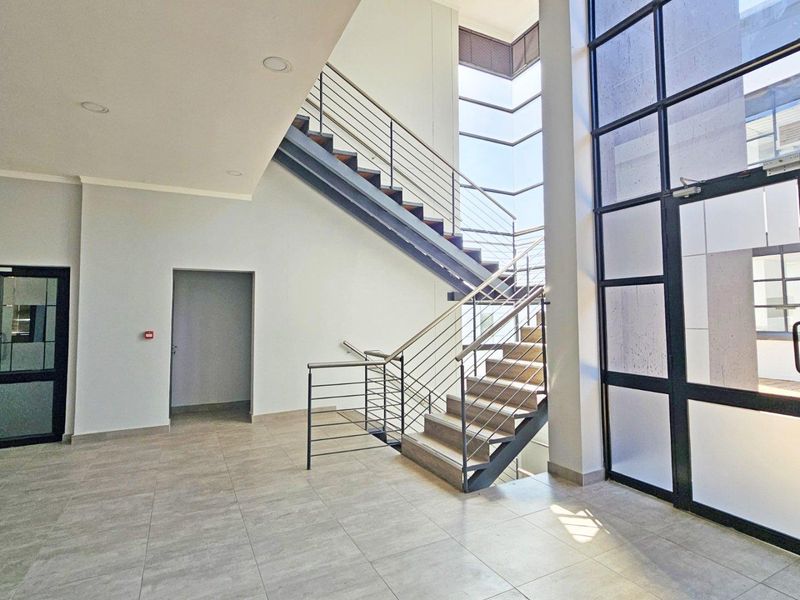 Versatile office space to rent in Centurion - Photo 7