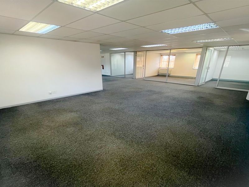 Office space to let in Killarney - Photo 7
